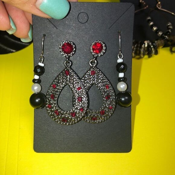 8 pair black earrings lot - Picture 3 of 7